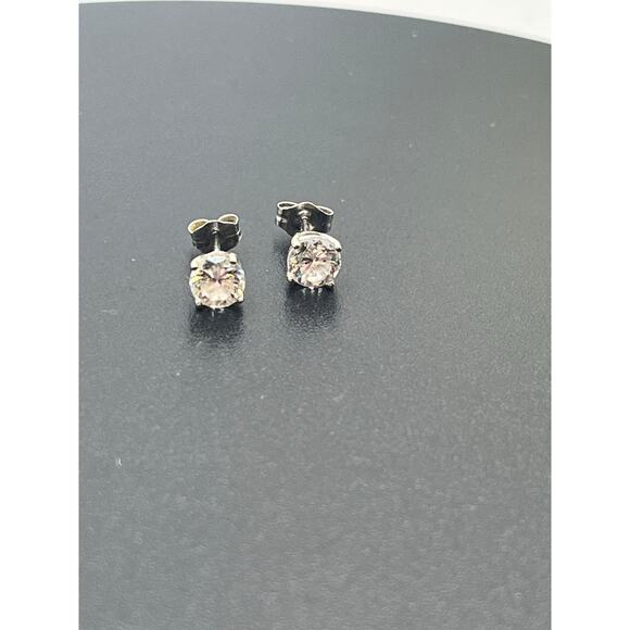 Ross Simons 14K White Gold Round Prong Set Post Stud Earrings 5.7mm 0.98 grams - Picture 10 of 10